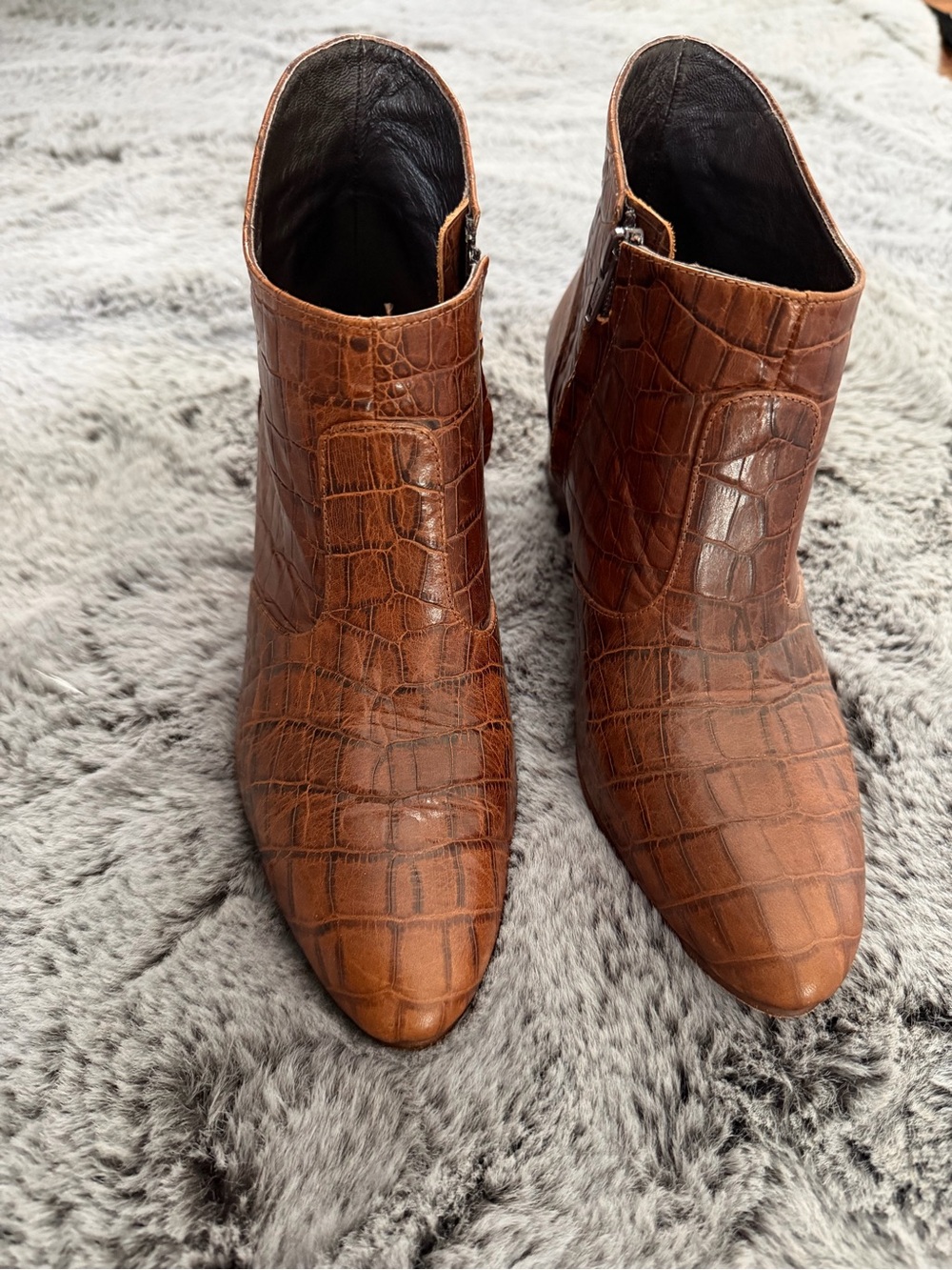Leather Women's Ankle Booties in Cognac Brown